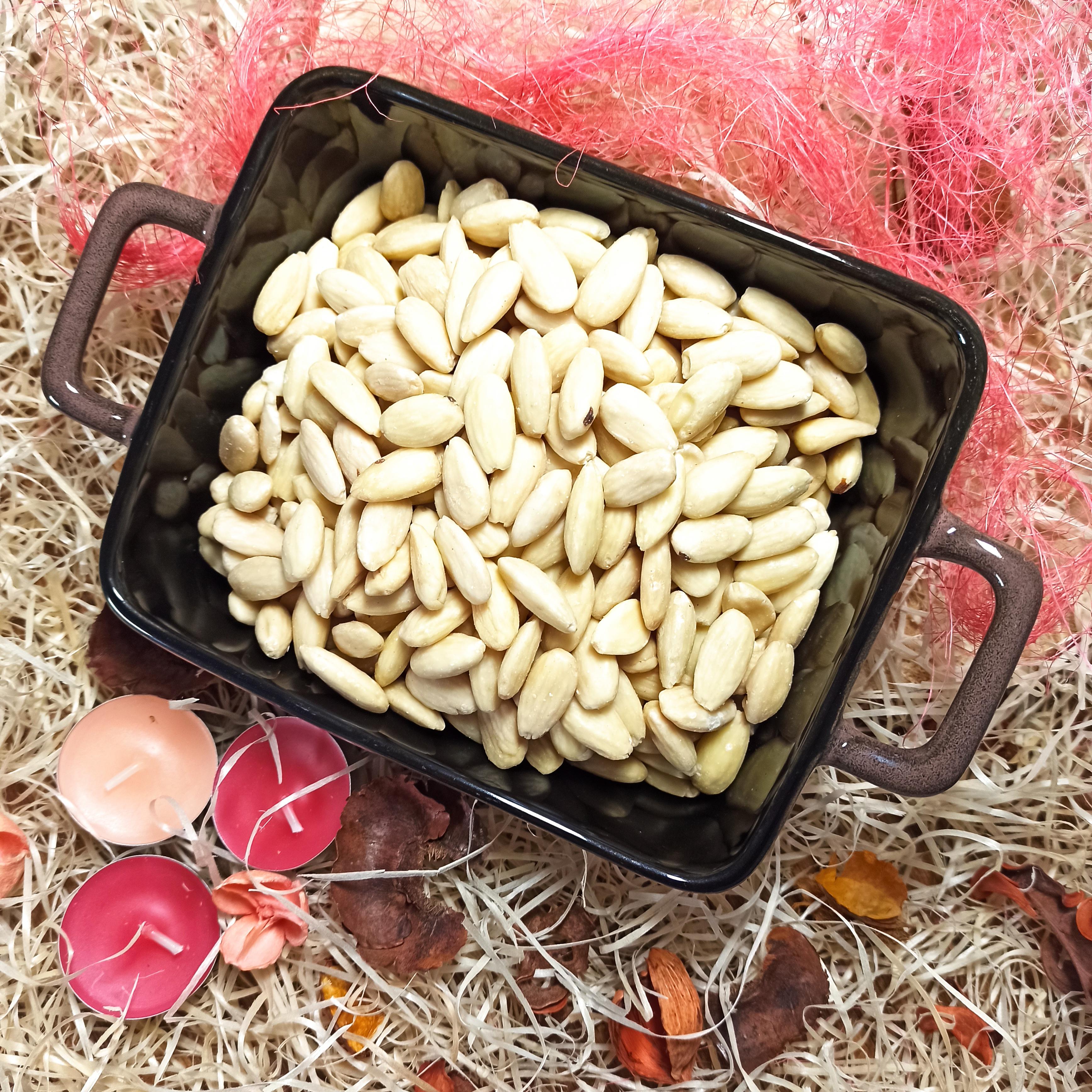 Mandle loupané 1kg