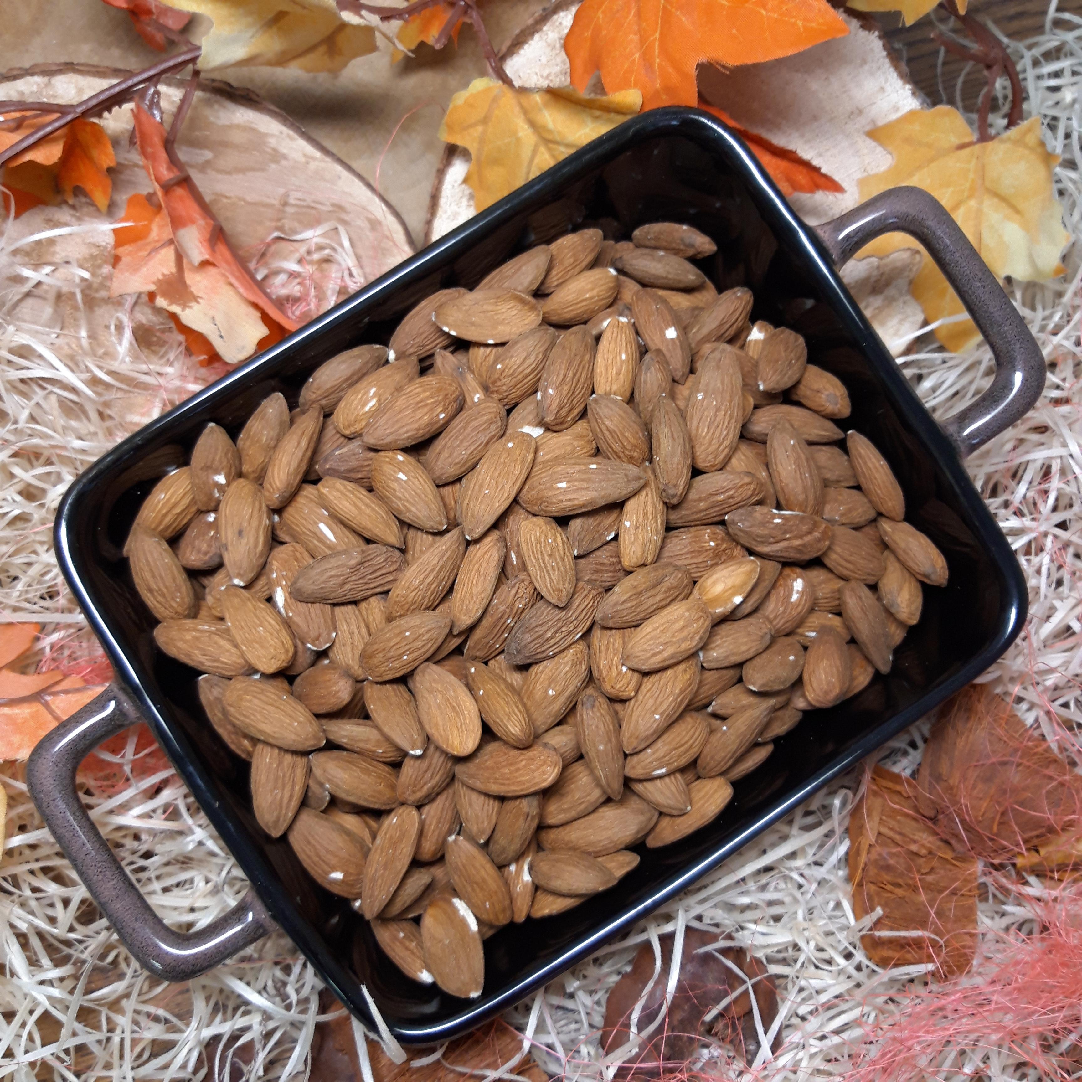 Mandle natural neloupané 1kg
